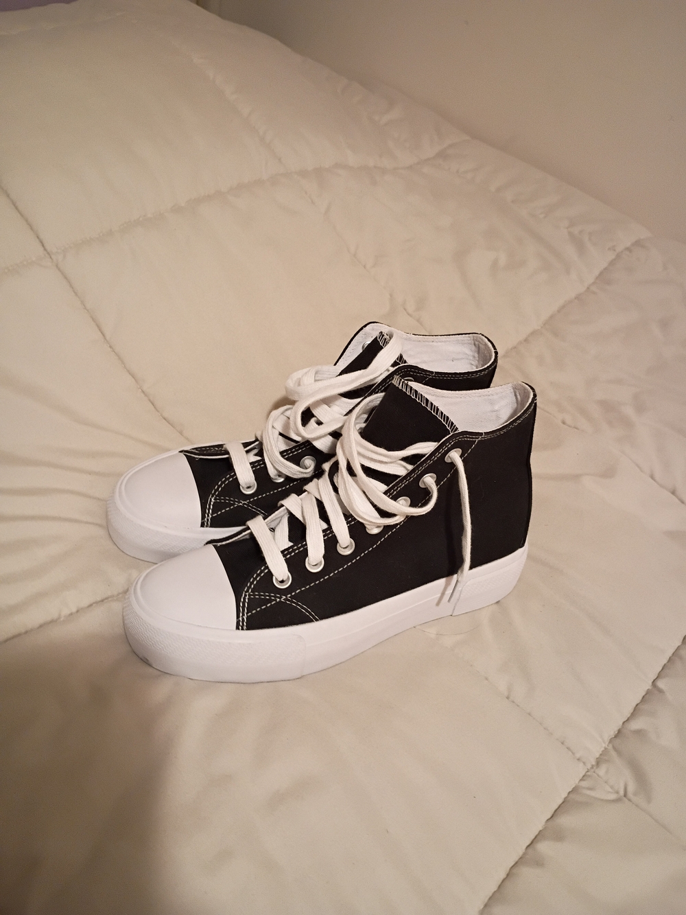 High Top Sneakers in Black & White Like New